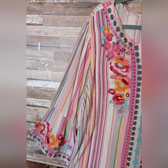 Savannah Jane Embroidered V Neck Tunic With Embroidery On Bell Sleeves - Picture 3 of 16